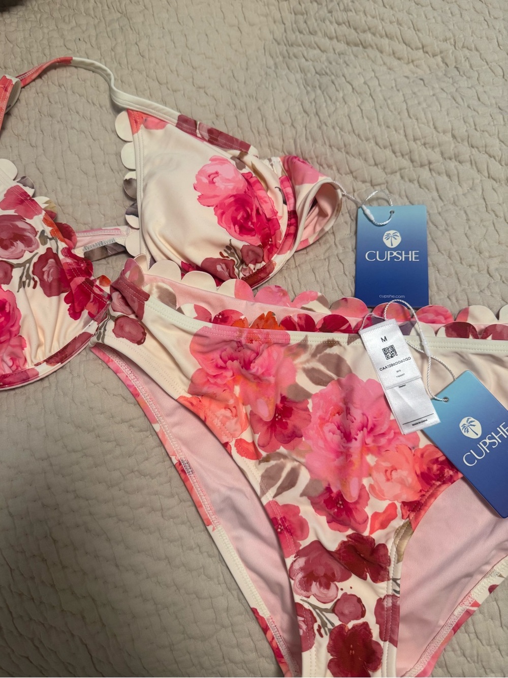 Cupshe Cream Floral Scallop Bikini Set - Picture 3 of 3